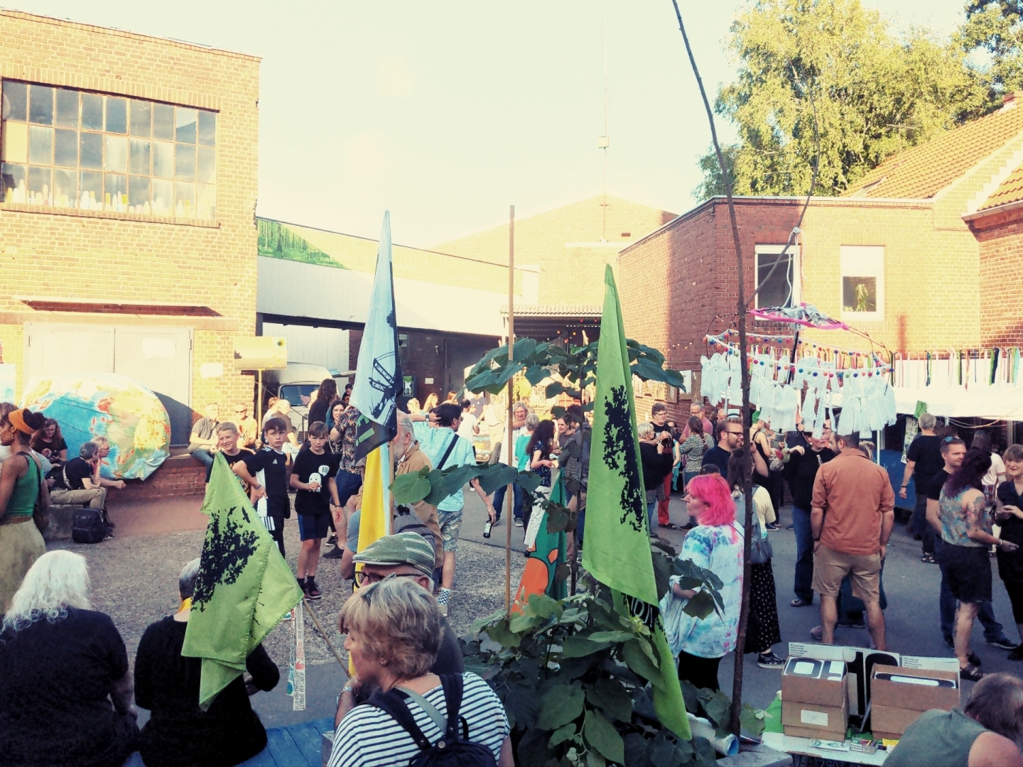 Blick auf die Menge.